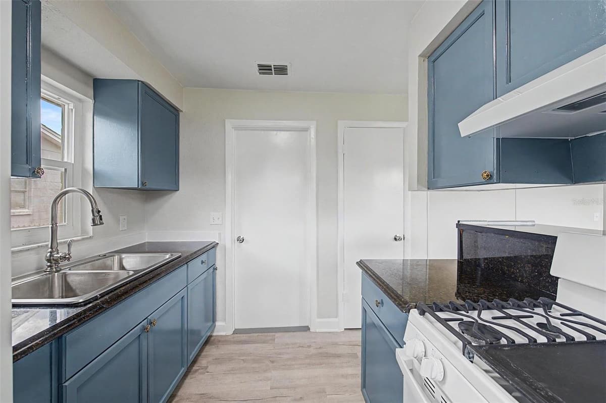 5608 12TH AVENUE — photo 13 of 43