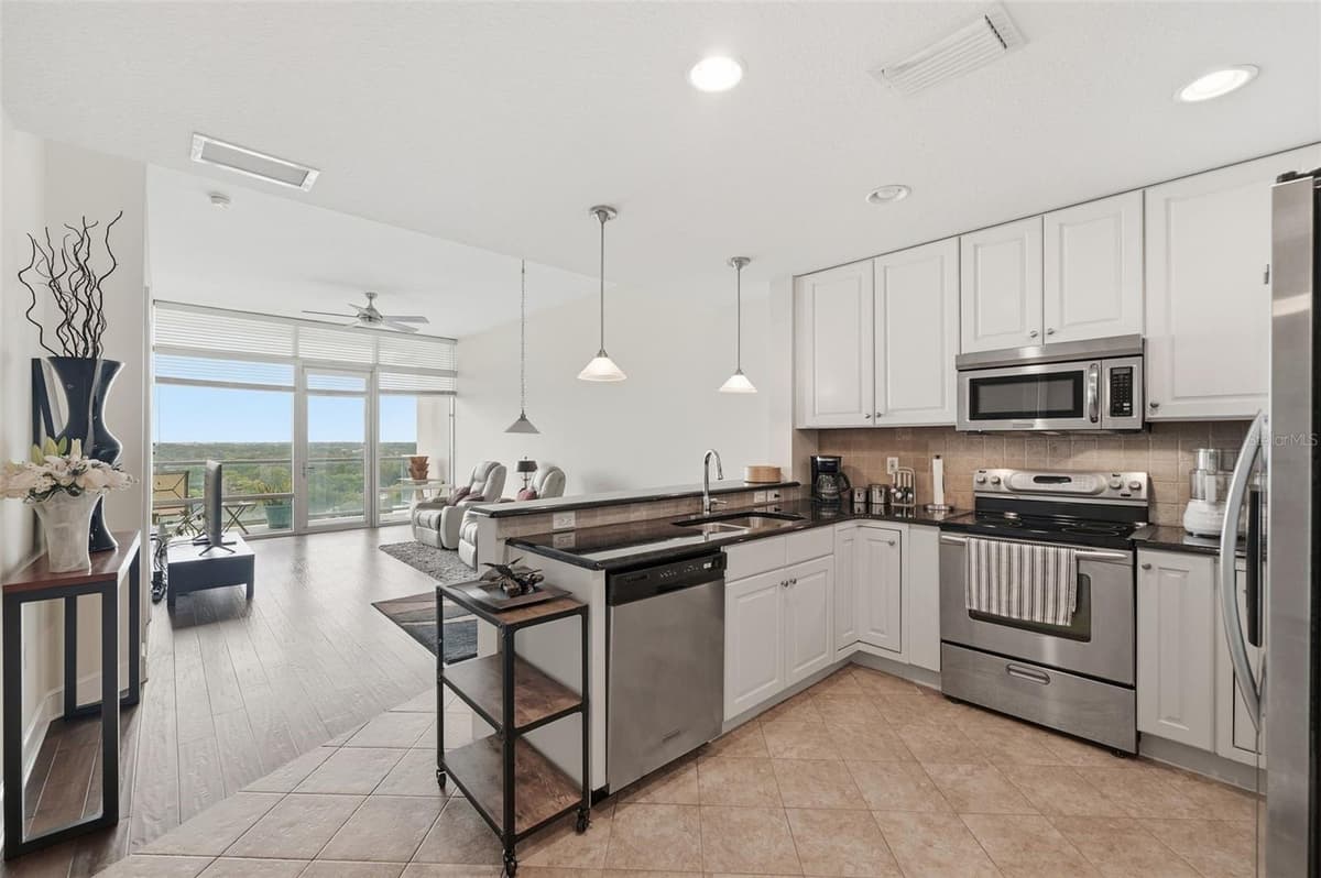 101 EOLA DRIVE — photo 7 of 34