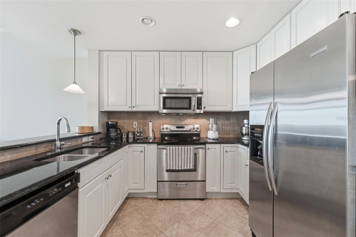 101 EOLA DRIVE — photo 10 of 34
