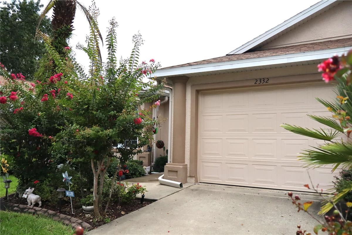 2332 18 CIRCLE — photo 2 of 21
