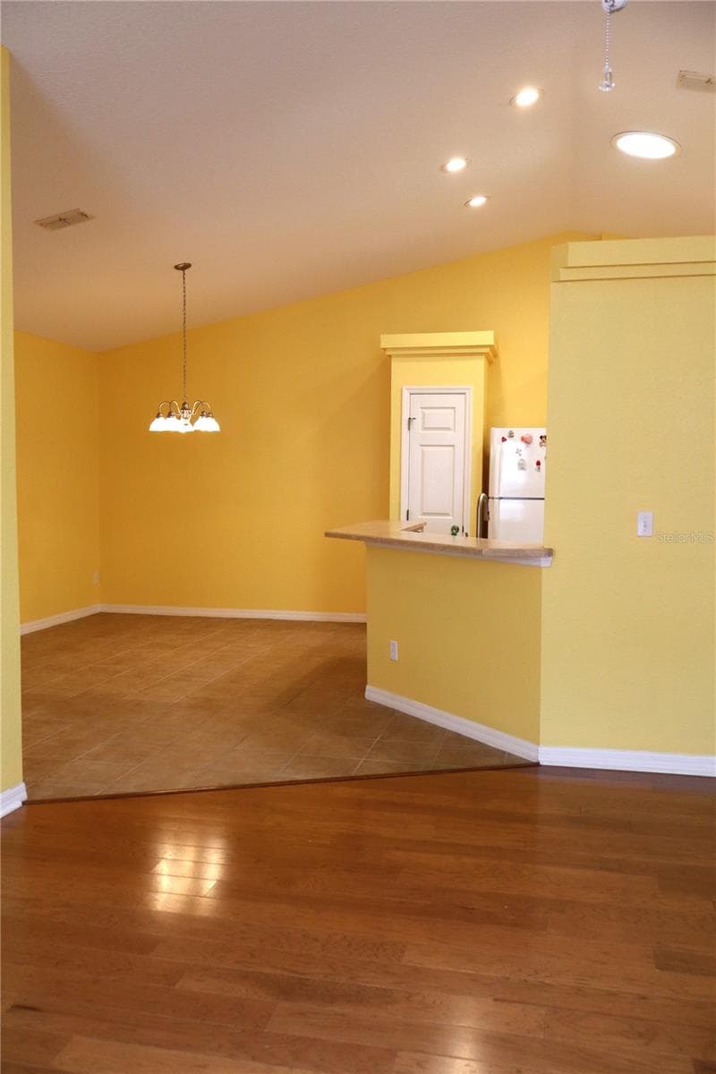2332 18 CIRCLE — photo 10 of 21