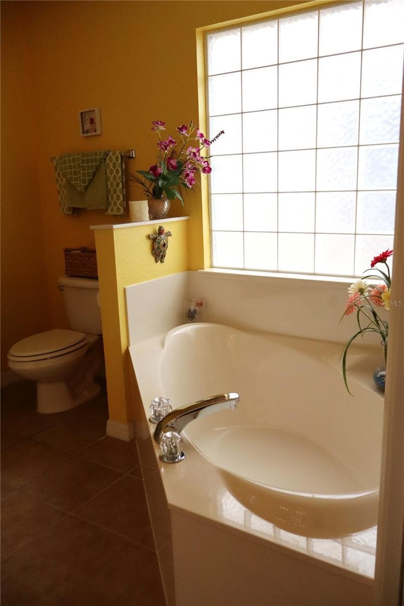 2332 18 CIRCLE — photo 15 of 21