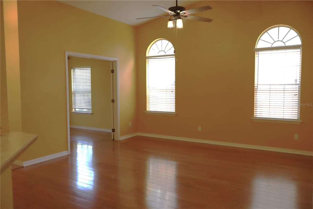 2332 18 CIRCLE — photo 5 of 21