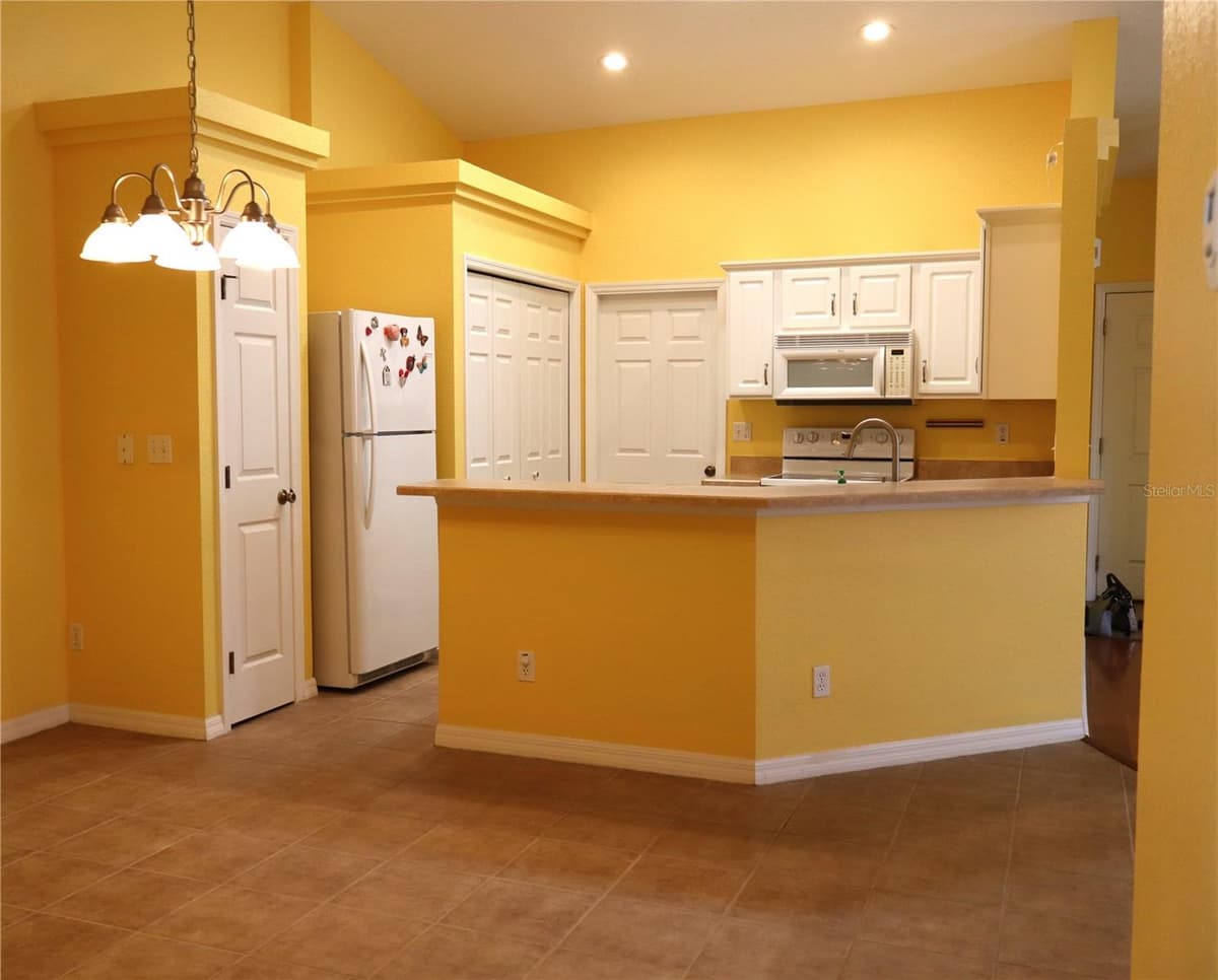 2332 18 CIRCLE — photo 9 of 21