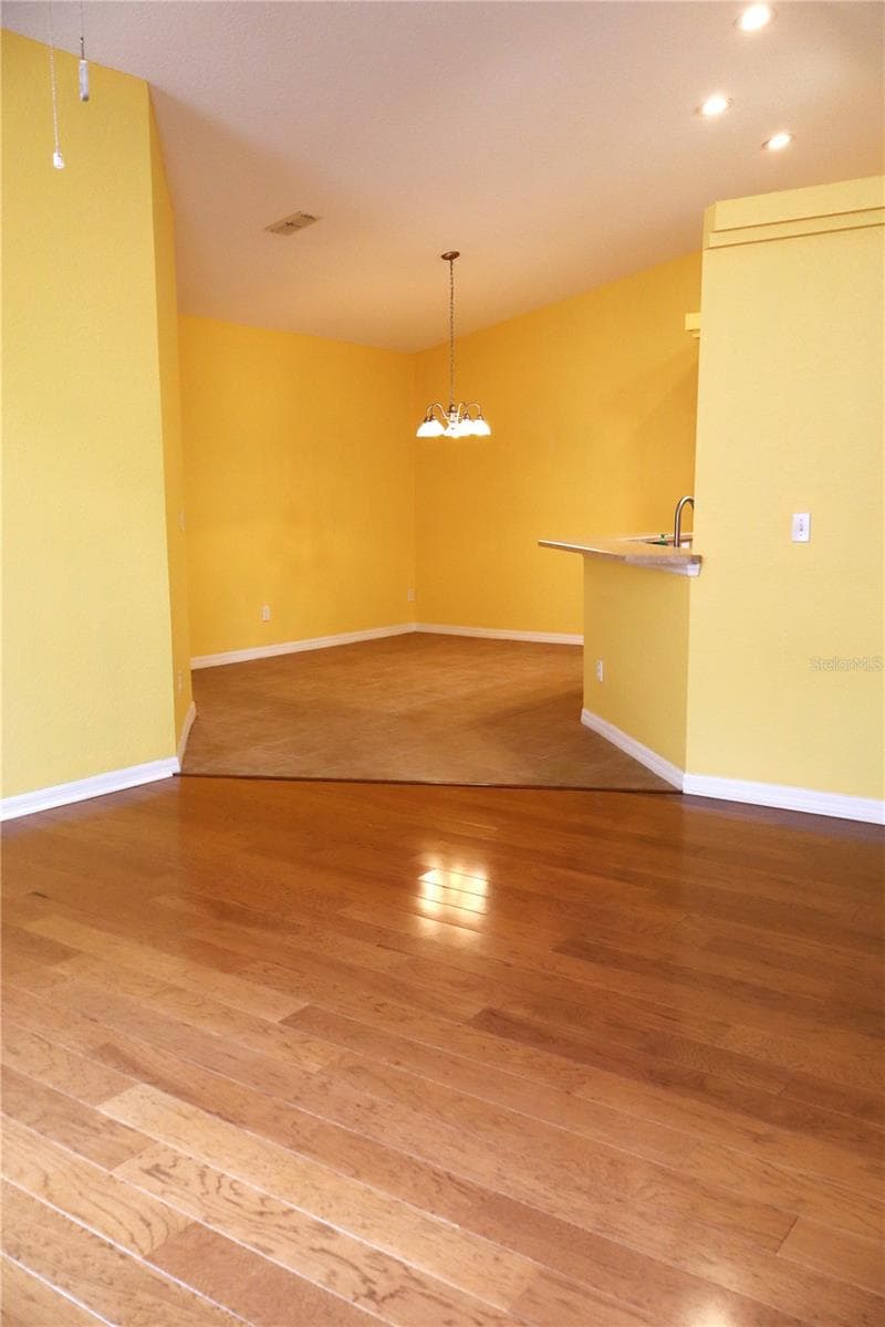 2332 18 CIRCLE — photo 11 of 21