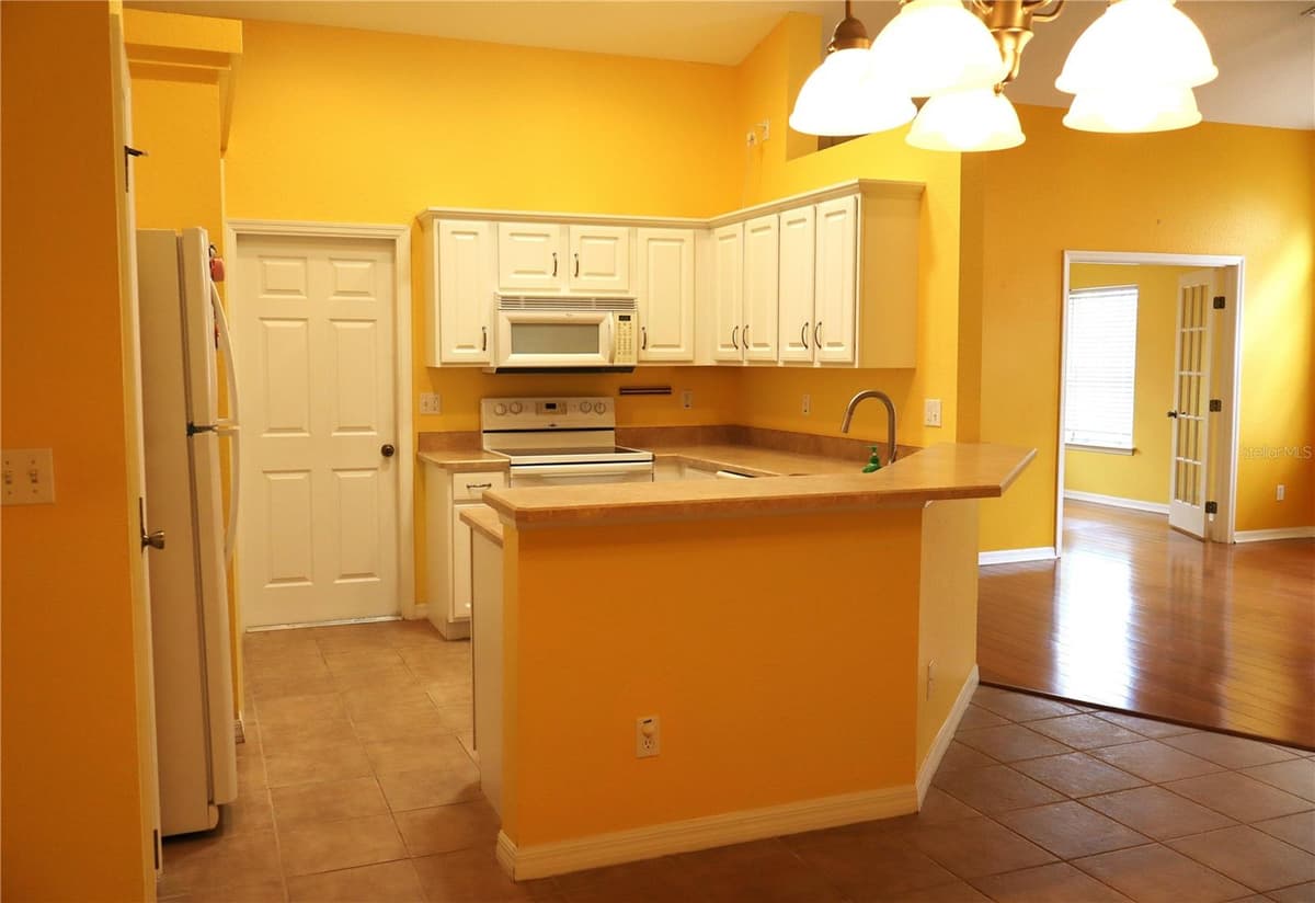 2332 18 CIRCLE — photo 8 of 21