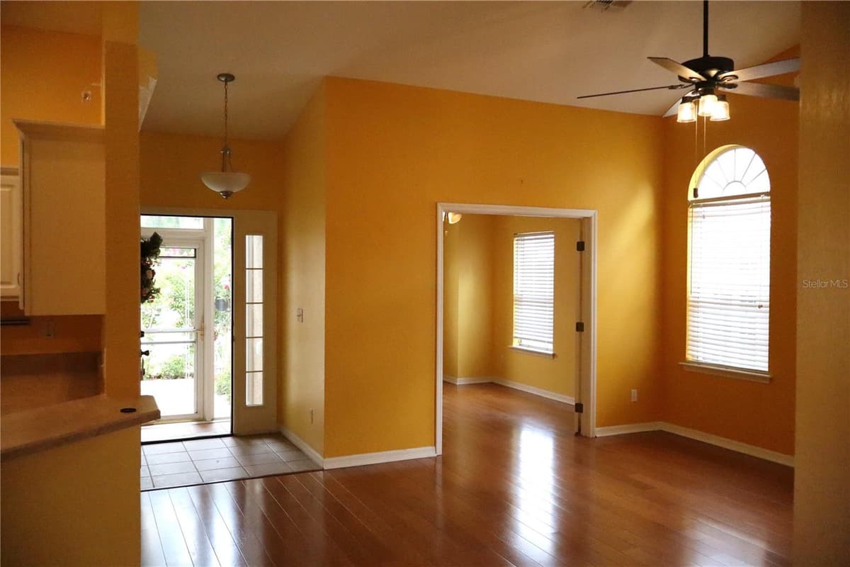 2332 18 CIRCLE — photo 6 of 21