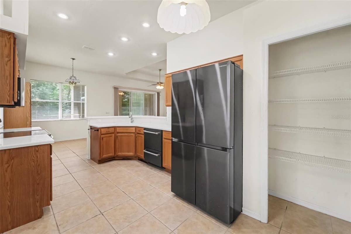 48 CACTUS STREET — photo 11 of 30