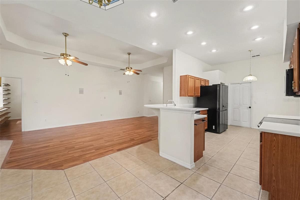 48 CACTUS STREET — photo 12 of 30