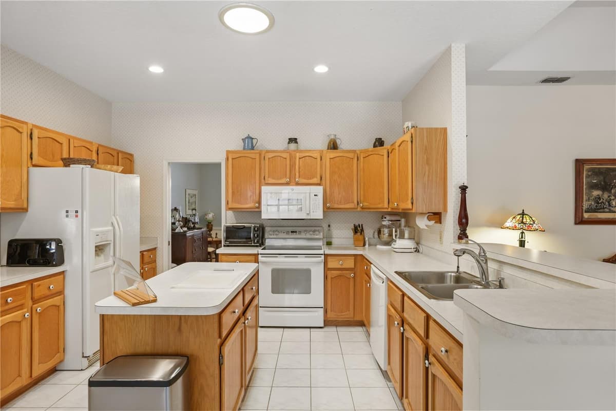 5410 RUSTIC PINE COURT — photo 15 of 54