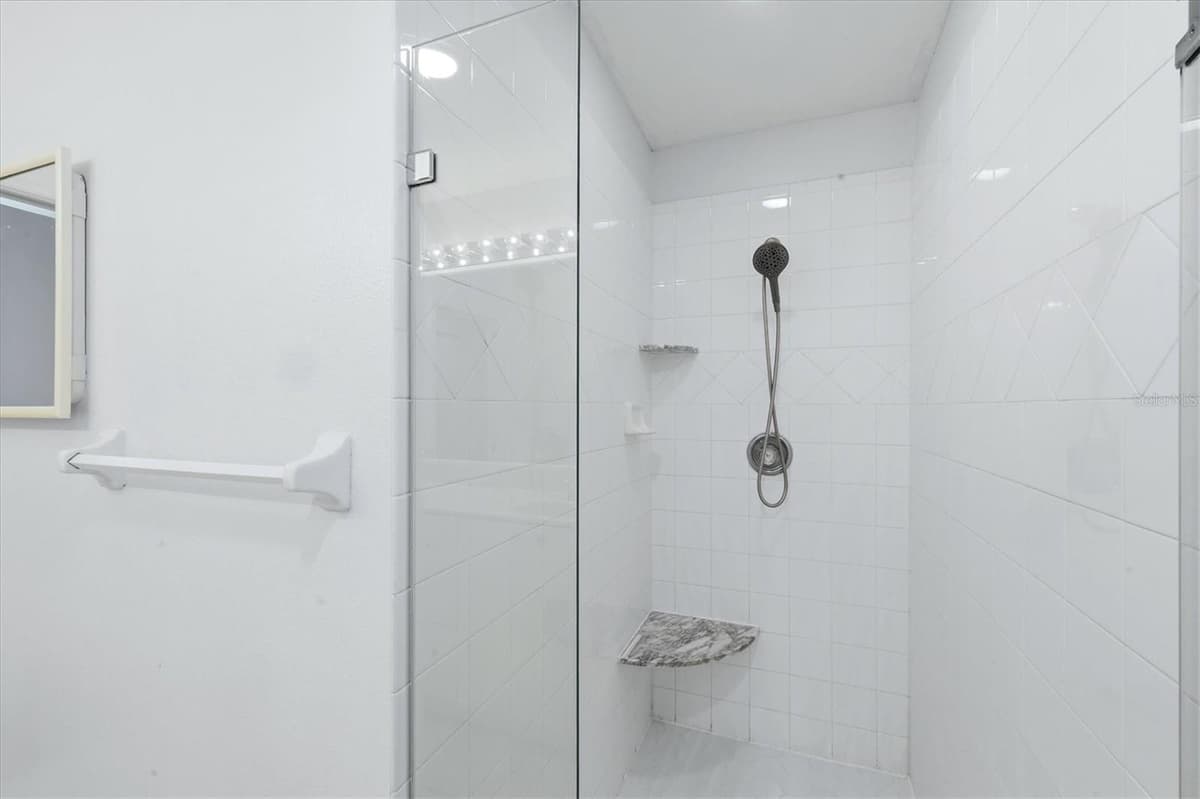 4380 IOLA DRIVE — photo 19 of 34