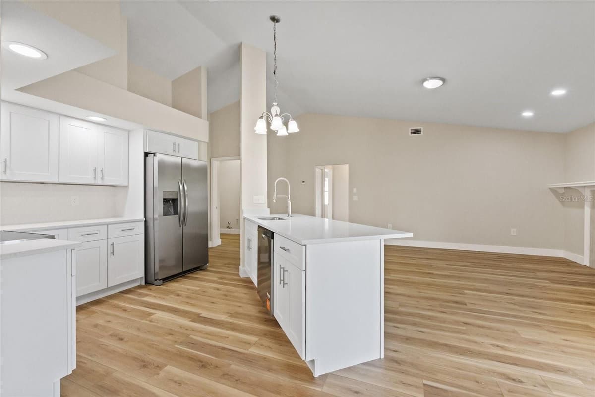 120 FOUNTAIN COURT — photo 9 of 47