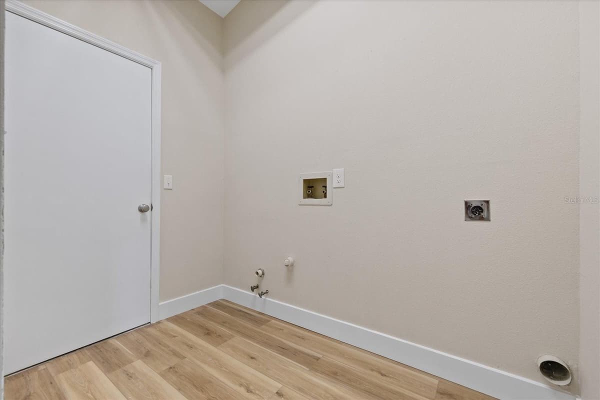 120 FOUNTAIN COURT — photo 36 of 47