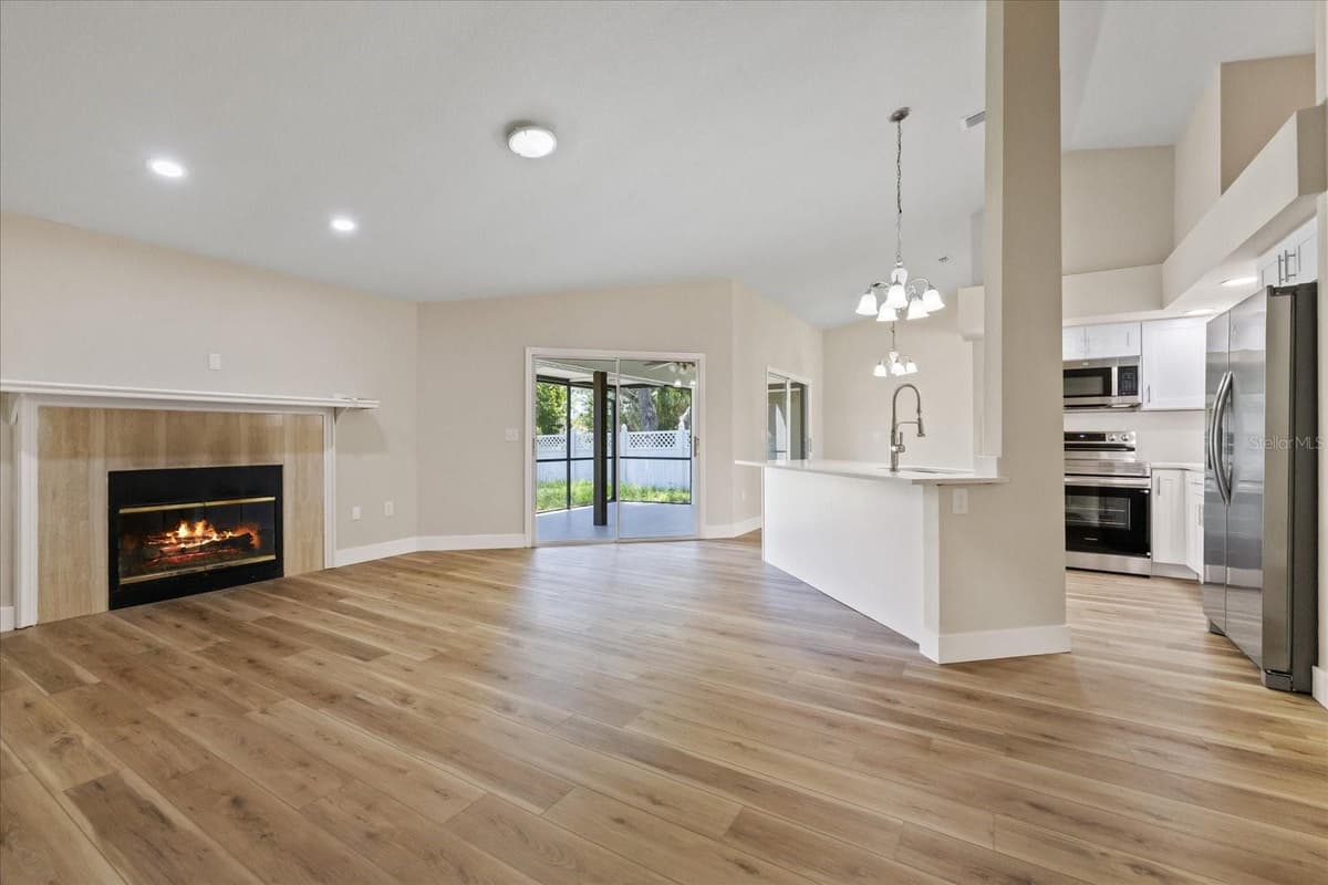 120 FOUNTAIN COURT — photo 11 of 47