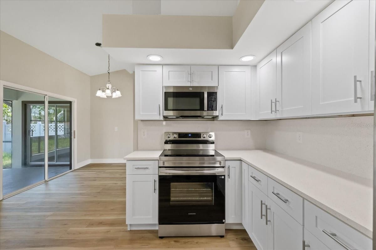 120 FOUNTAIN COURT — photo 10 of 47