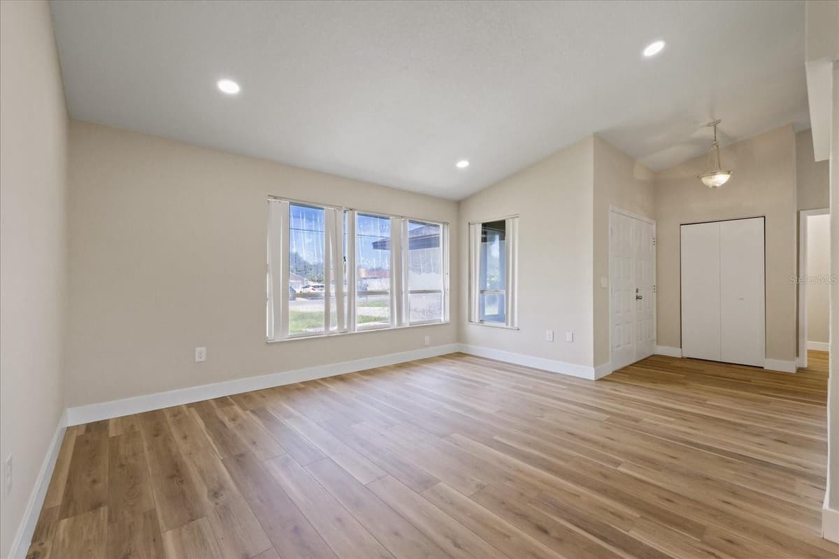 120 FOUNTAIN COURT — photo 19 of 47