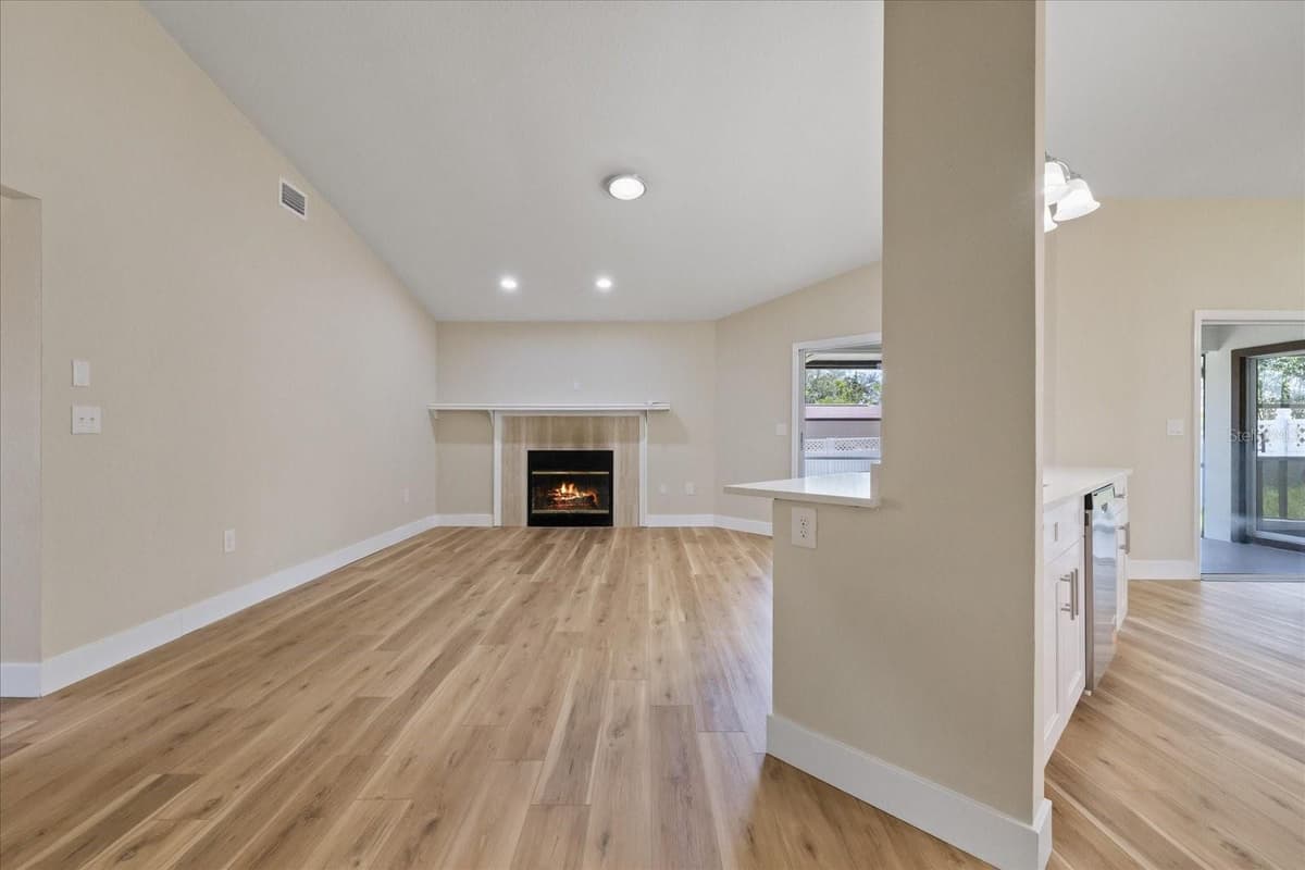 120 FOUNTAIN COURT — photo 13 of 47