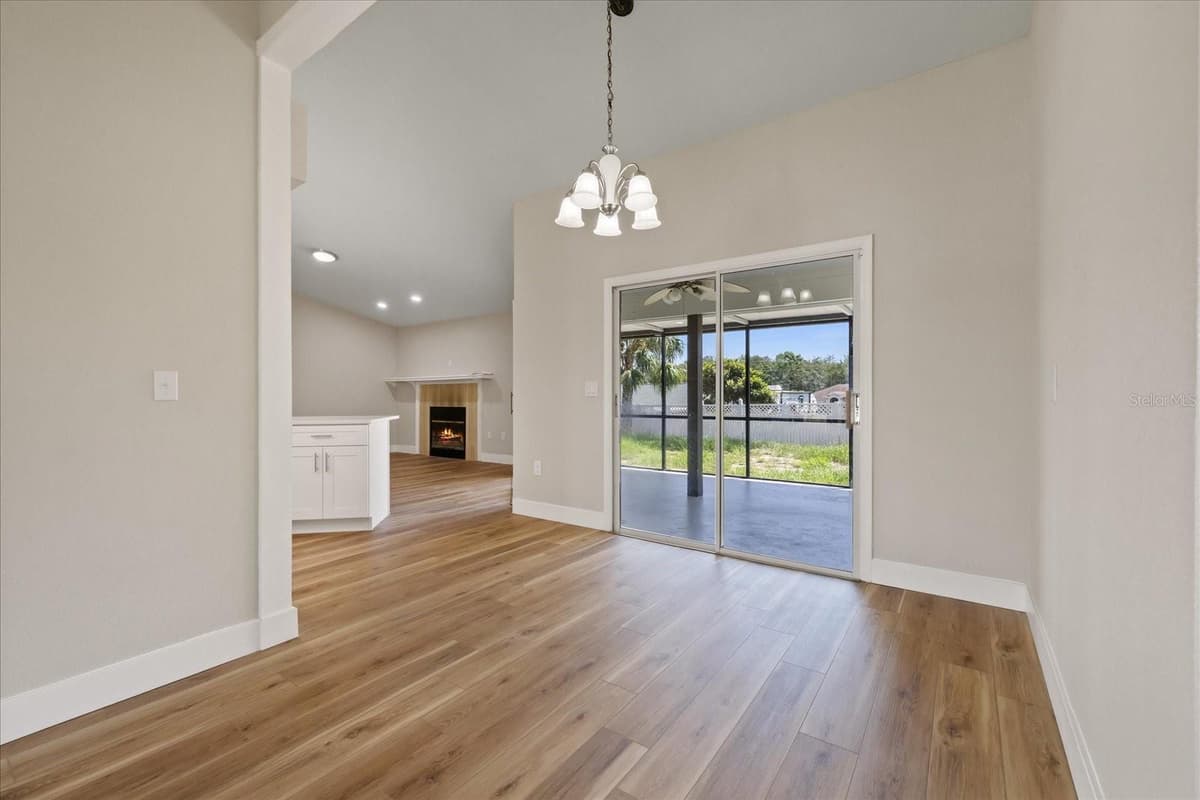 120 FOUNTAIN COURT — photo 21 of 47