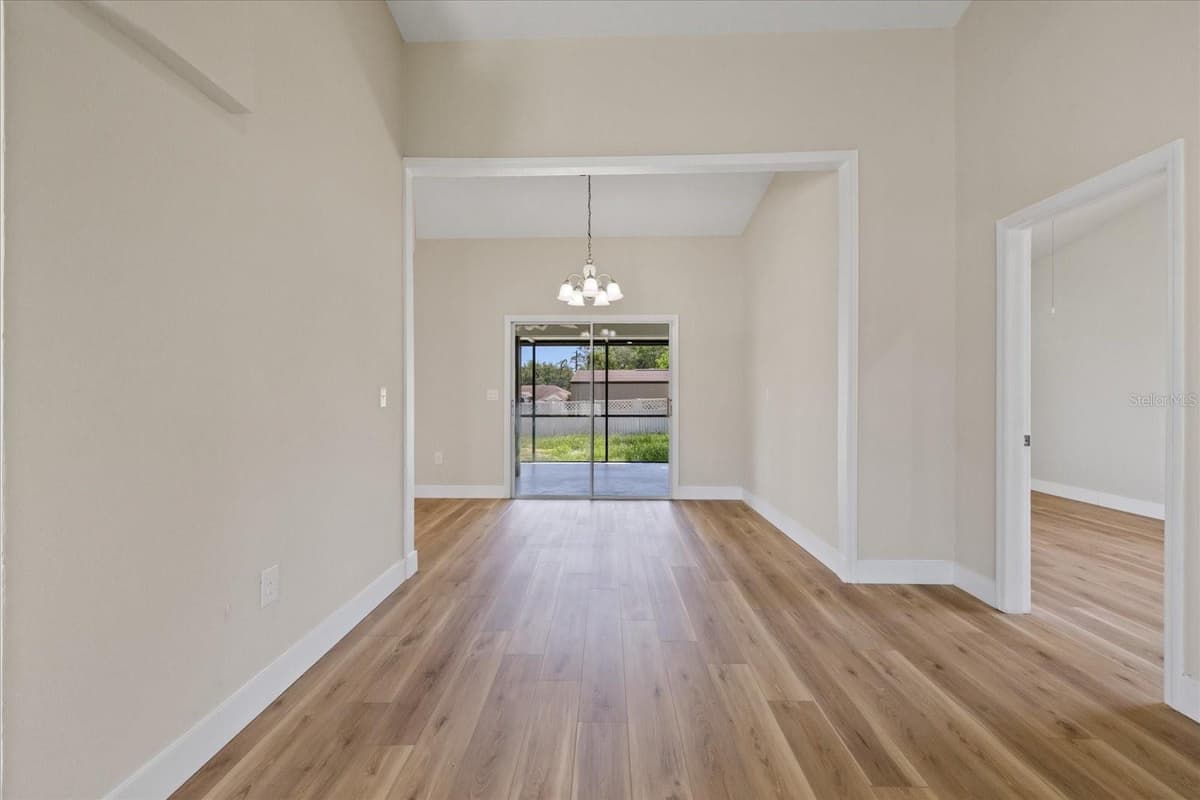 120 FOUNTAIN COURT — photo 18 of 47