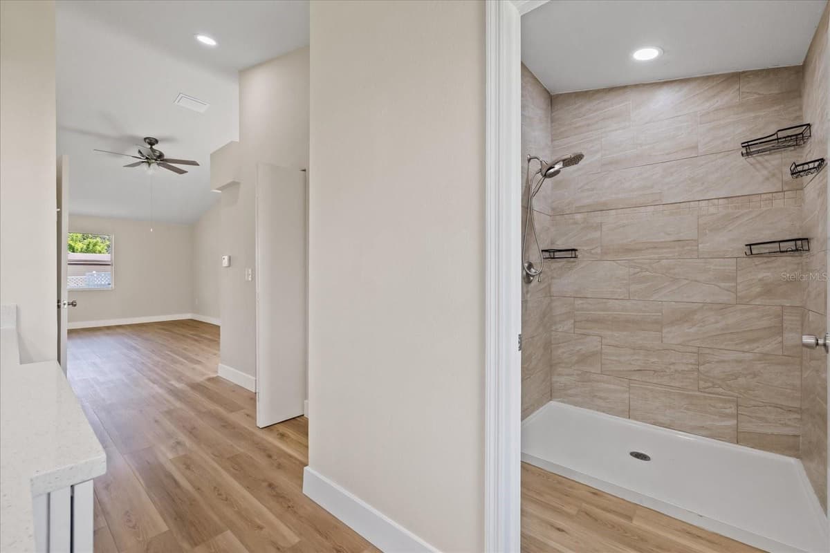 120 FOUNTAIN COURT — photo 27 of 47