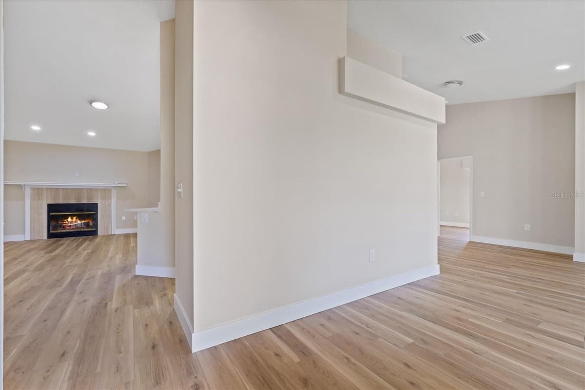120 FOUNTAIN COURT — photo 14 of 47