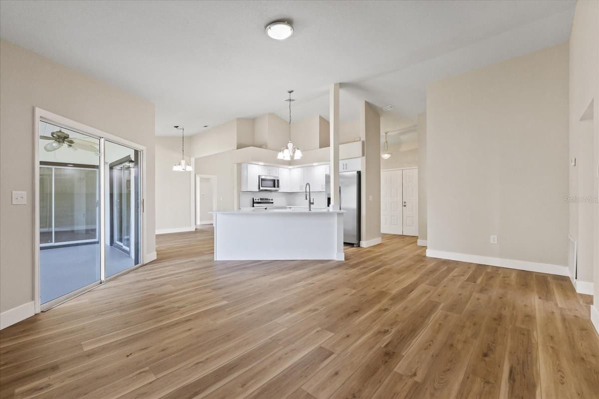 120 FOUNTAIN COURT — photo 12 of 47