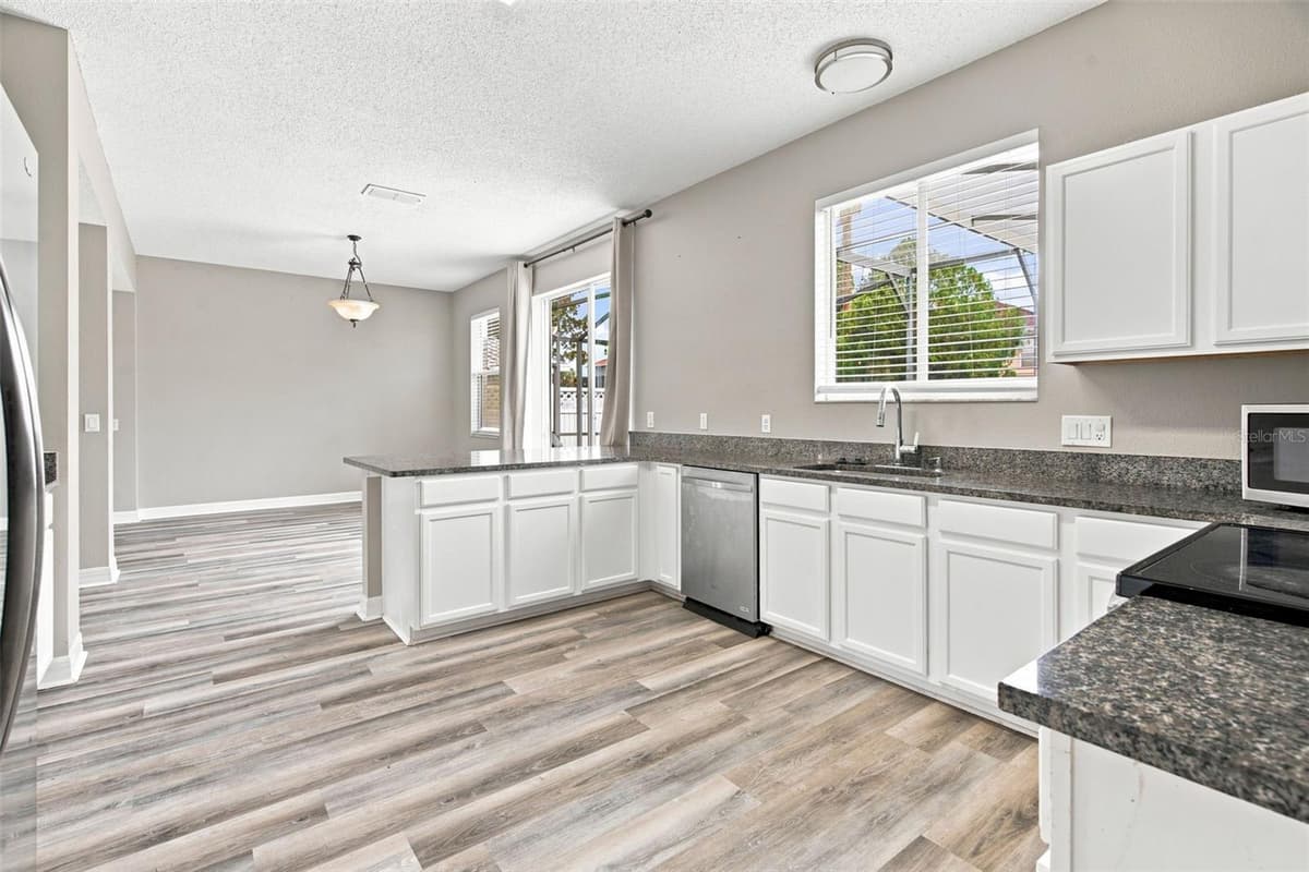 4563 PHILADELPHIA CIRCLE — photo 8 of 30