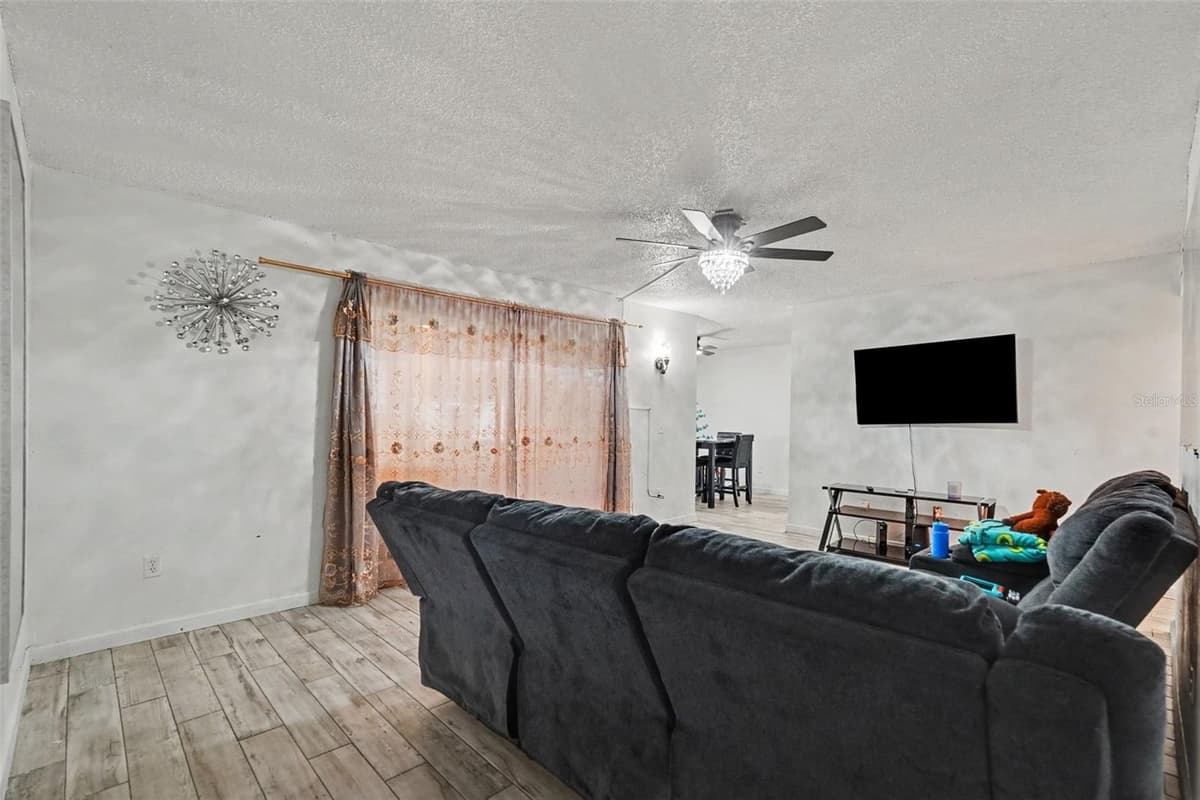 4008 CORTEZ DRIVE — photo 11 of 37