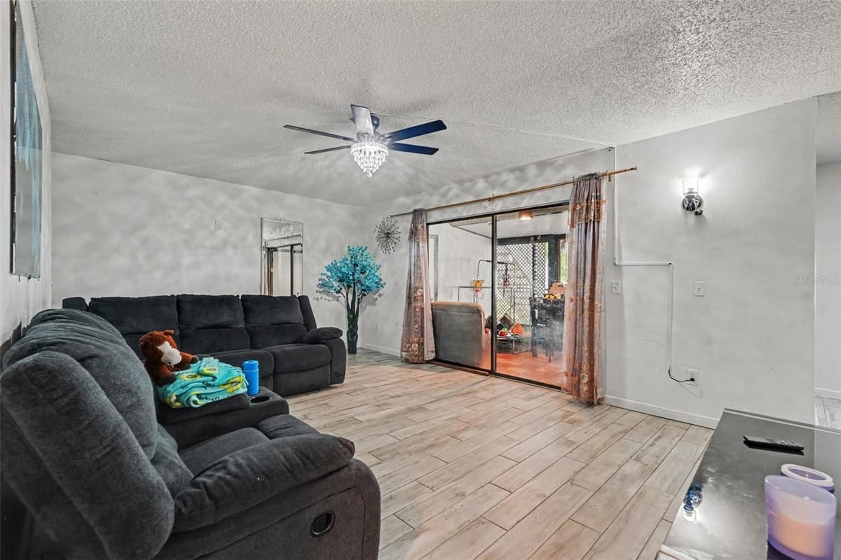 4008 CORTEZ DRIVE — photo 9 of 37