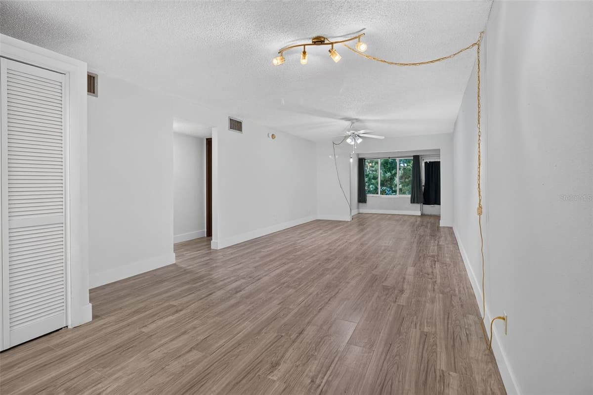 4500 BAY DRIVE — photo 3 of 36