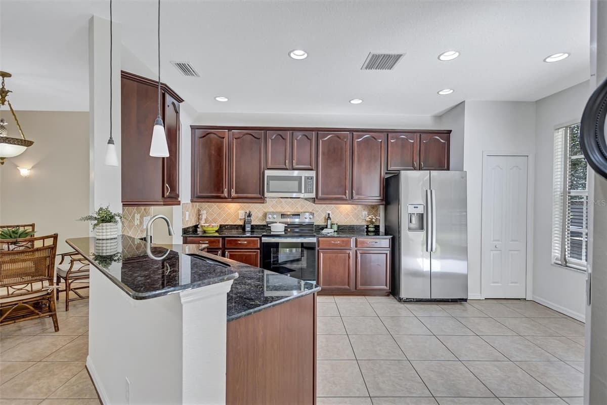 14511 MIRABELLE VISTA CIRCLE — photo 13 of 46