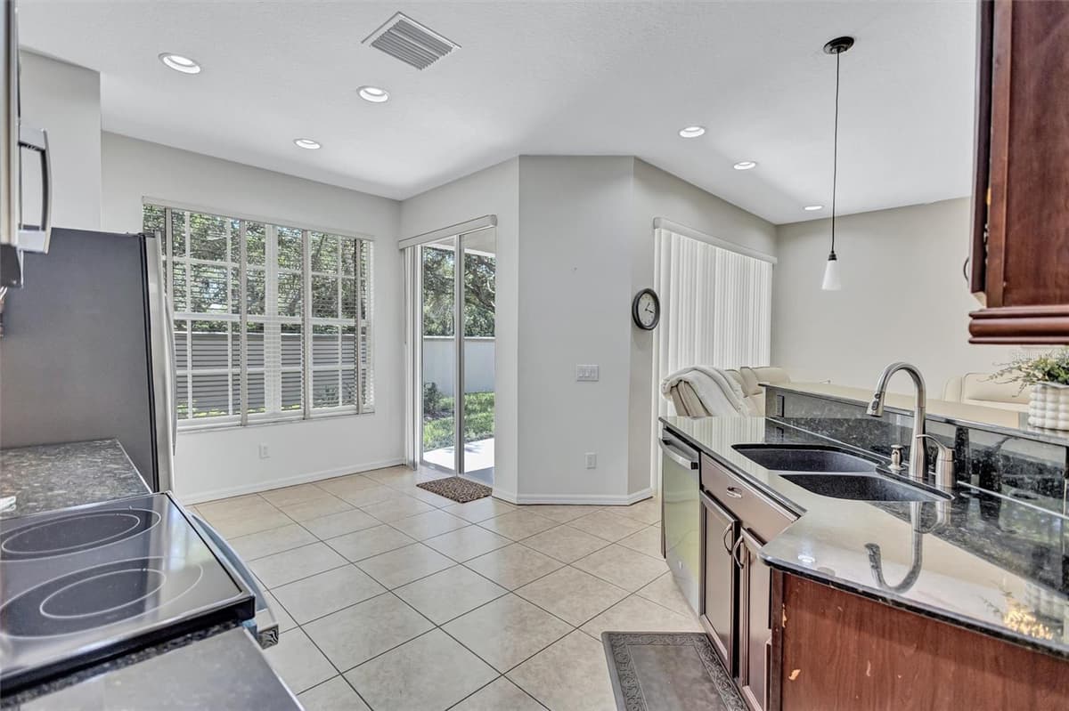 14511 MIRABELLE VISTA CIRCLE — photo 10 of 46