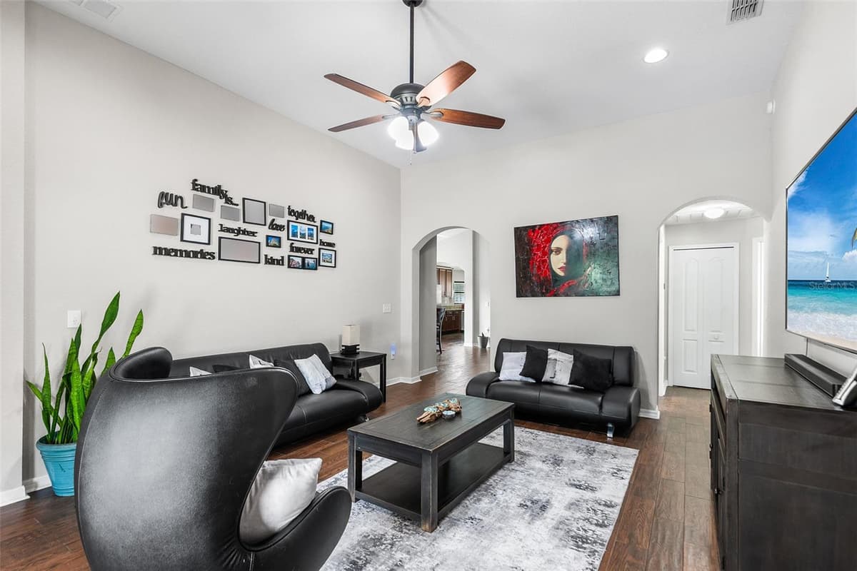 110 PROMENADE COURT — photo 19 of 43