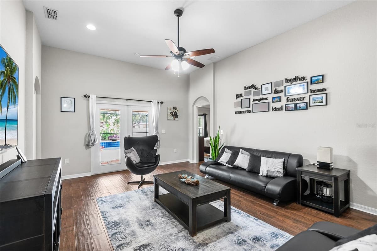 110 PROMENADE COURT — photo 20 of 43