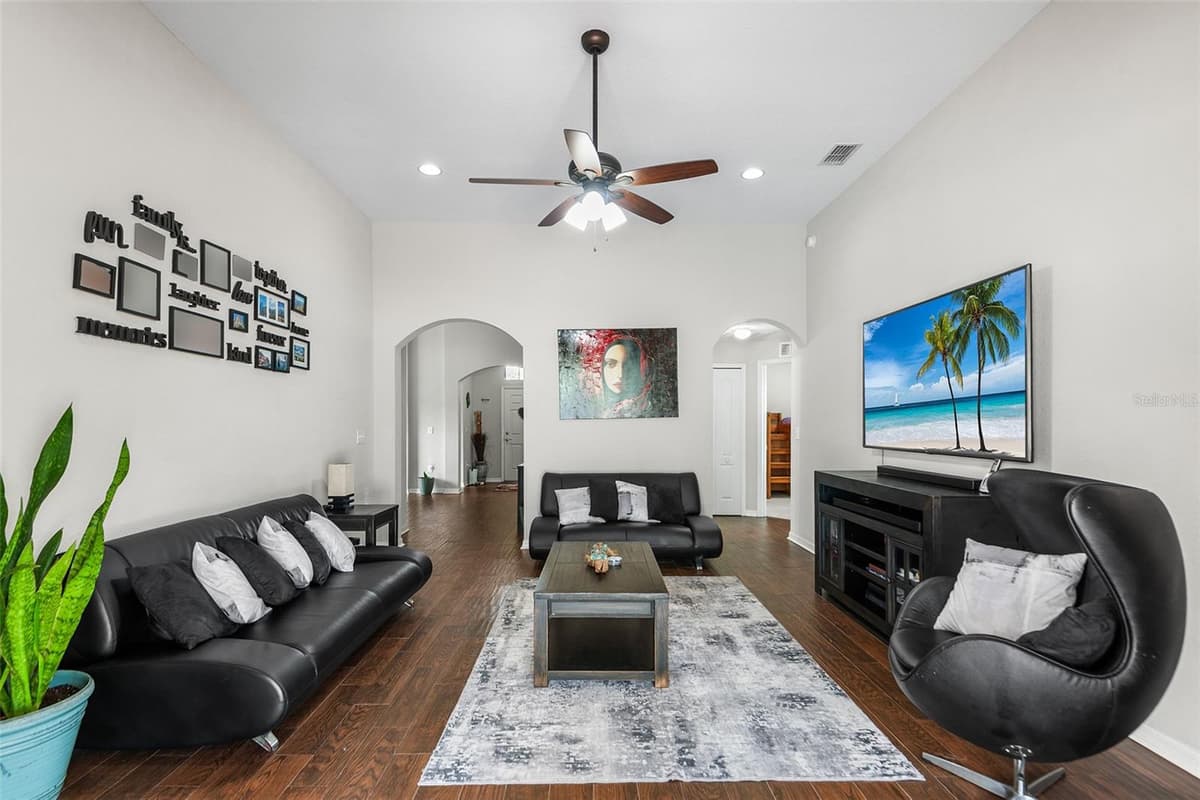 110 PROMENADE COURT — photo 18 of 43