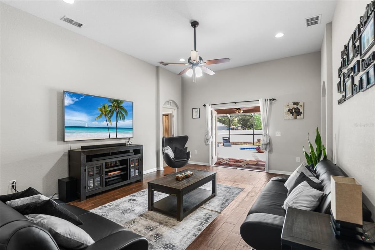 110 PROMENADE COURT — photo 16 of 43