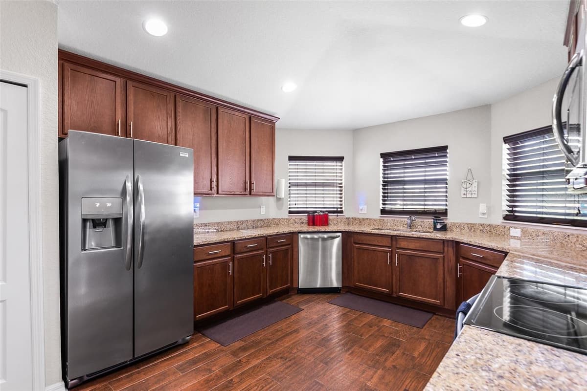 110 PROMENADE COURT — photo 12 of 43