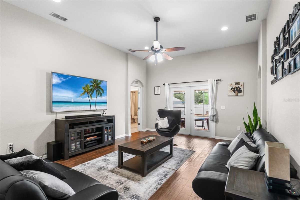 110 PROMENADE COURT — photo 15 of 43