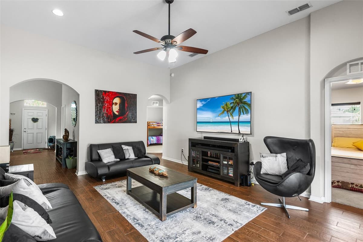 110 PROMENADE COURT — photo 17 of 43