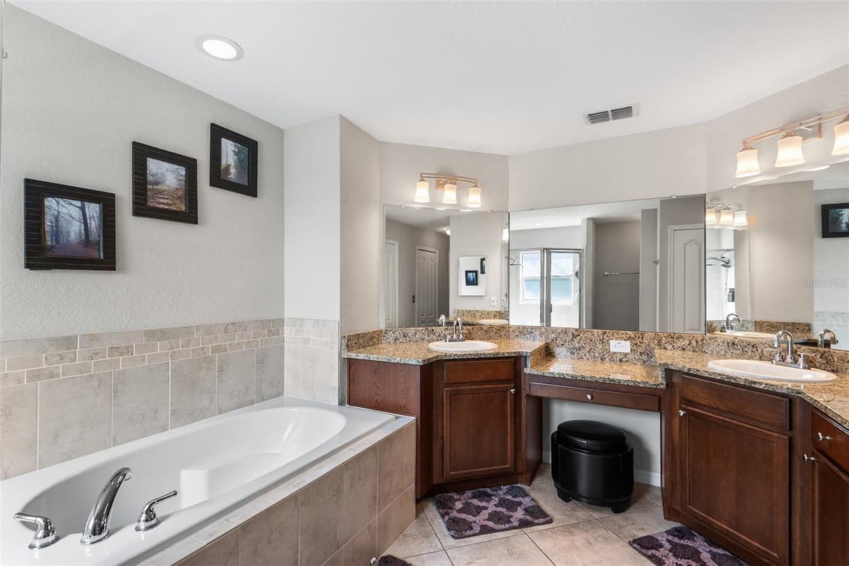 110 PROMENADE COURT — photo 24 of 43