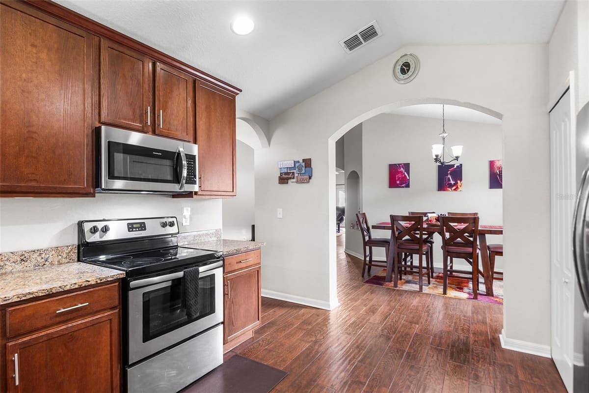 110 PROMENADE COURT — photo 13 of 43