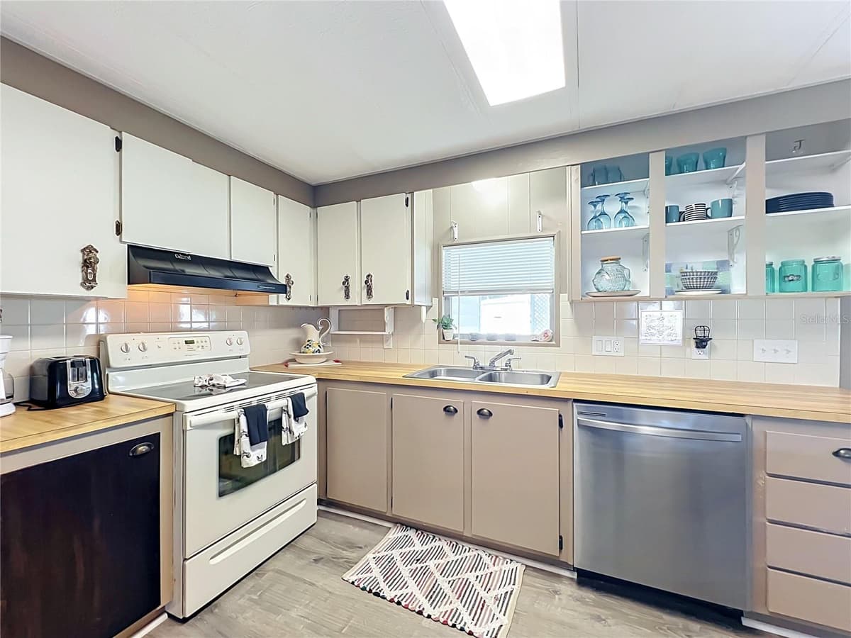 3374 EVERGREEN ROAD — photo 18 of 65