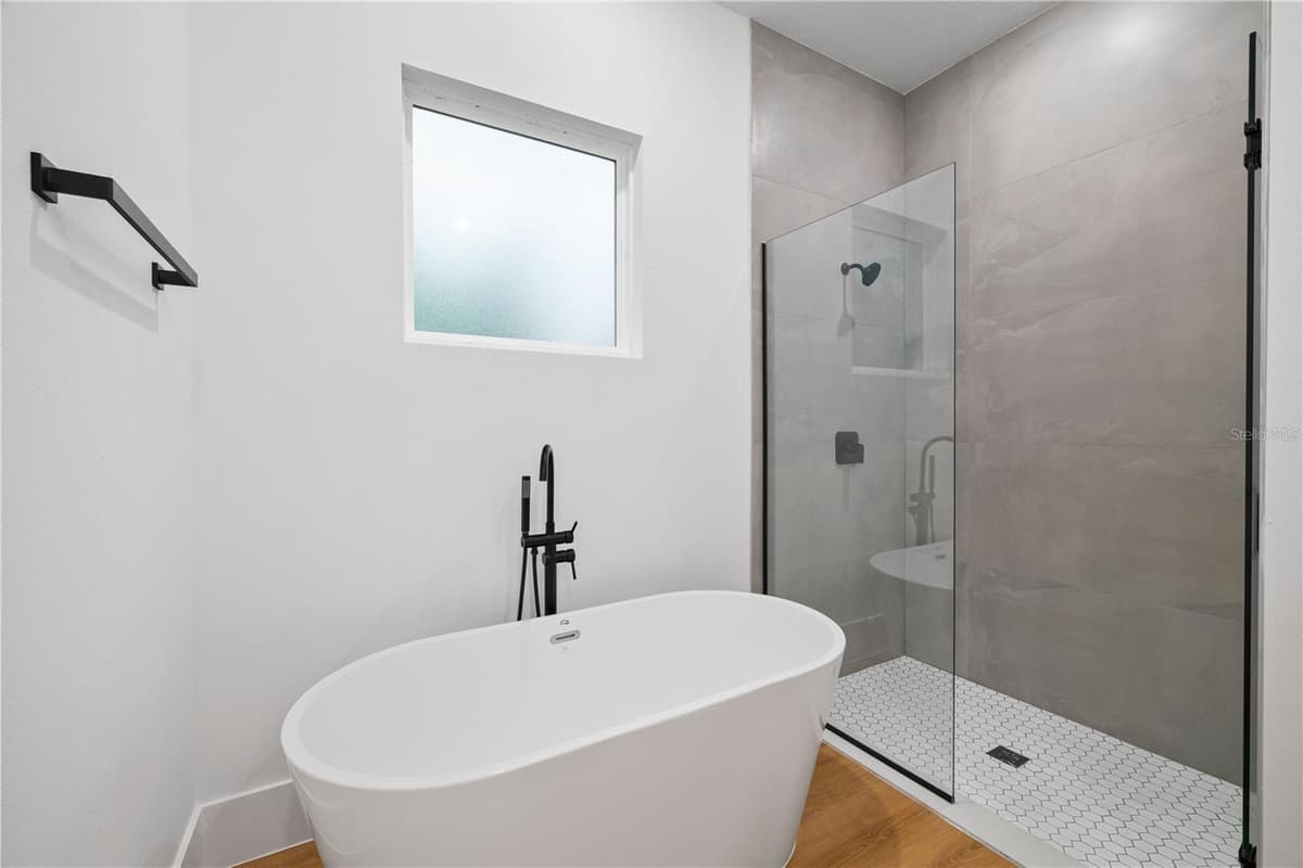 14144 47 AVENUE — photo 36 of 44