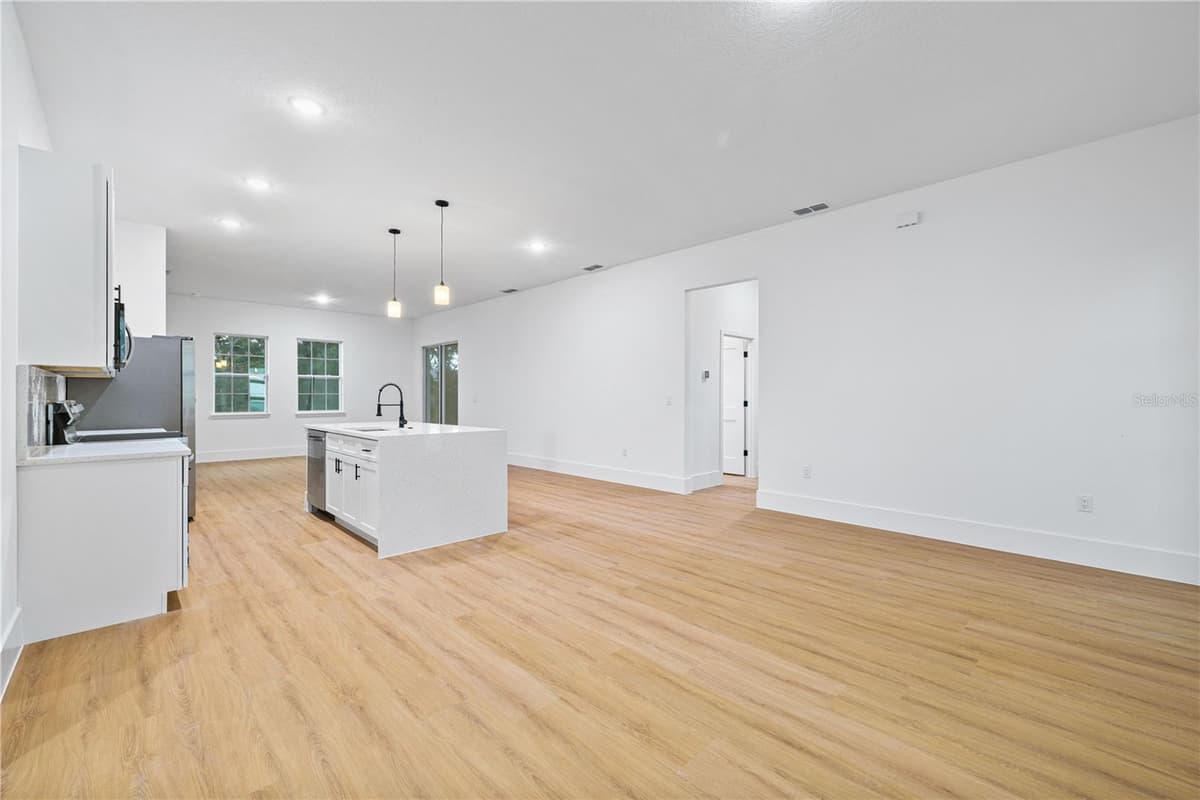14144 47 AVENUE — photo 17 of 44