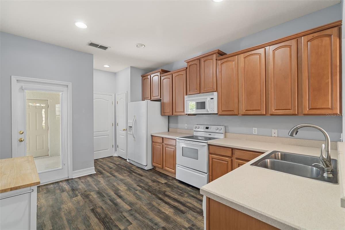 3333 BRACKEN FERN DR — photo 6 of 62