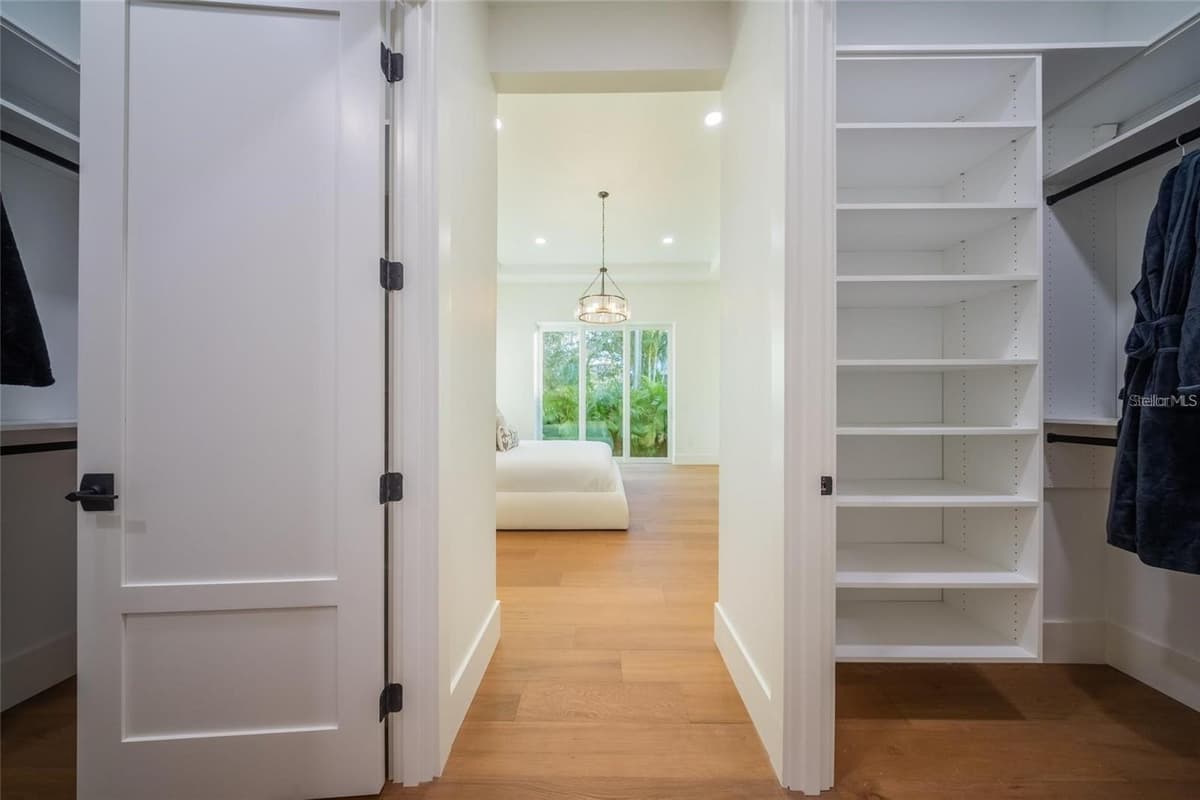 2420 FLOYD STREET — photo 23 of 79