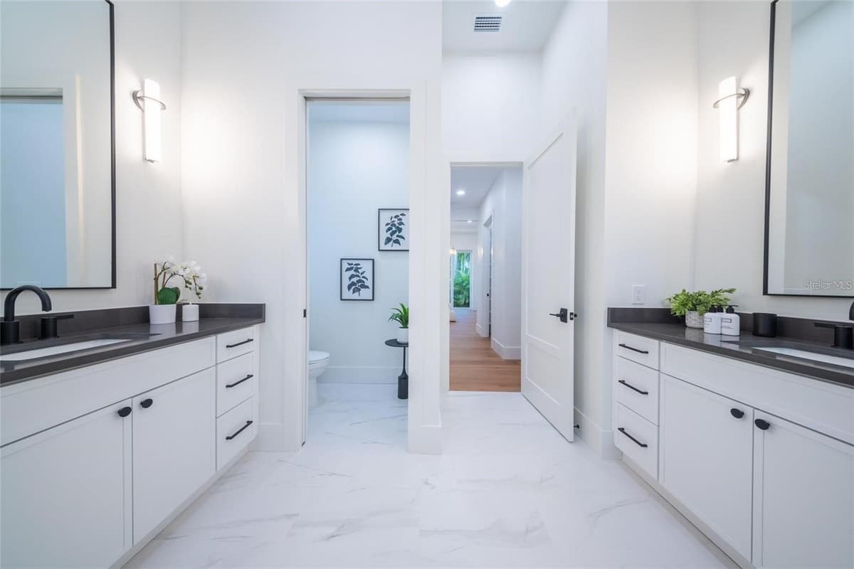 2420 FLOYD STREET — photo 27 of 79