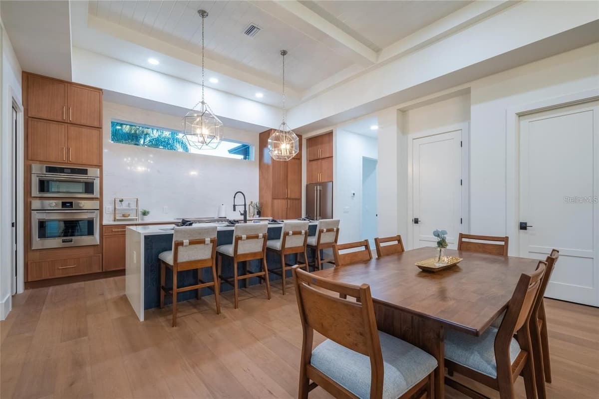 2420 FLOYD STREET — photo 17 of 79