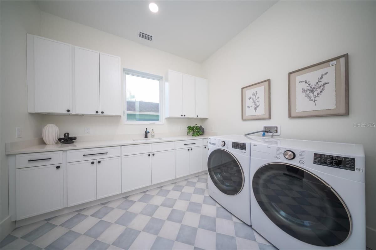 2420 FLOYD STREET — photo 75 of 79
