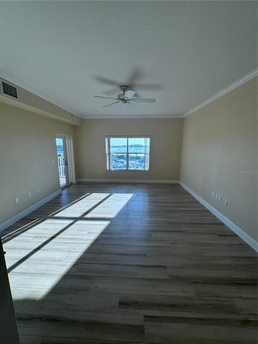 423 150TH AVENUE — photo 10 of 24